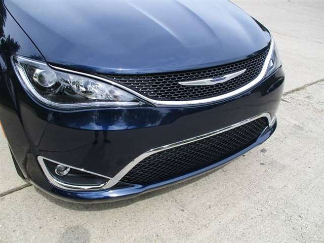 2017 Chrysler Pacifica Touring-L 4dr Mini-Van